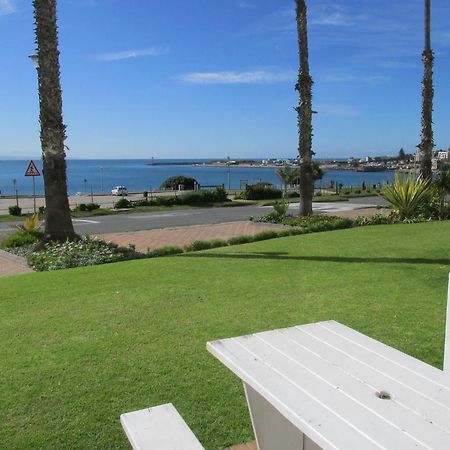 Point Village Accommodation - Santos 7 Мозел Бей Екстериор снимка